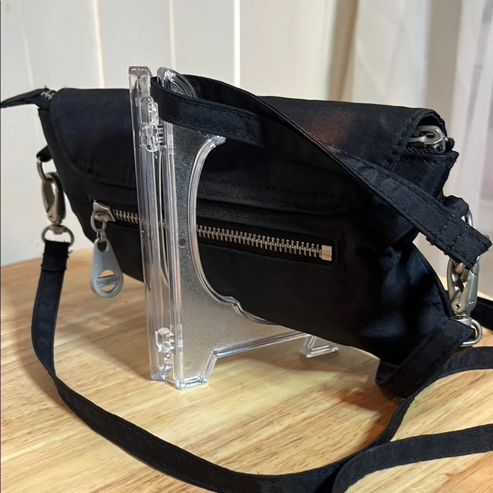 Baggallini Black and Tan Crossbody Bag